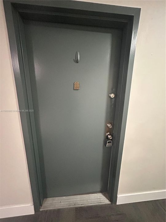 Recently Rented: $1,650 (1 beds, 1 baths, 820 Square Feet)