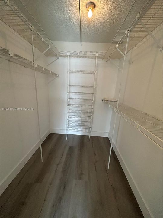 Recently Rented: $1,650 (1 beds, 1 baths, 820 Square Feet)