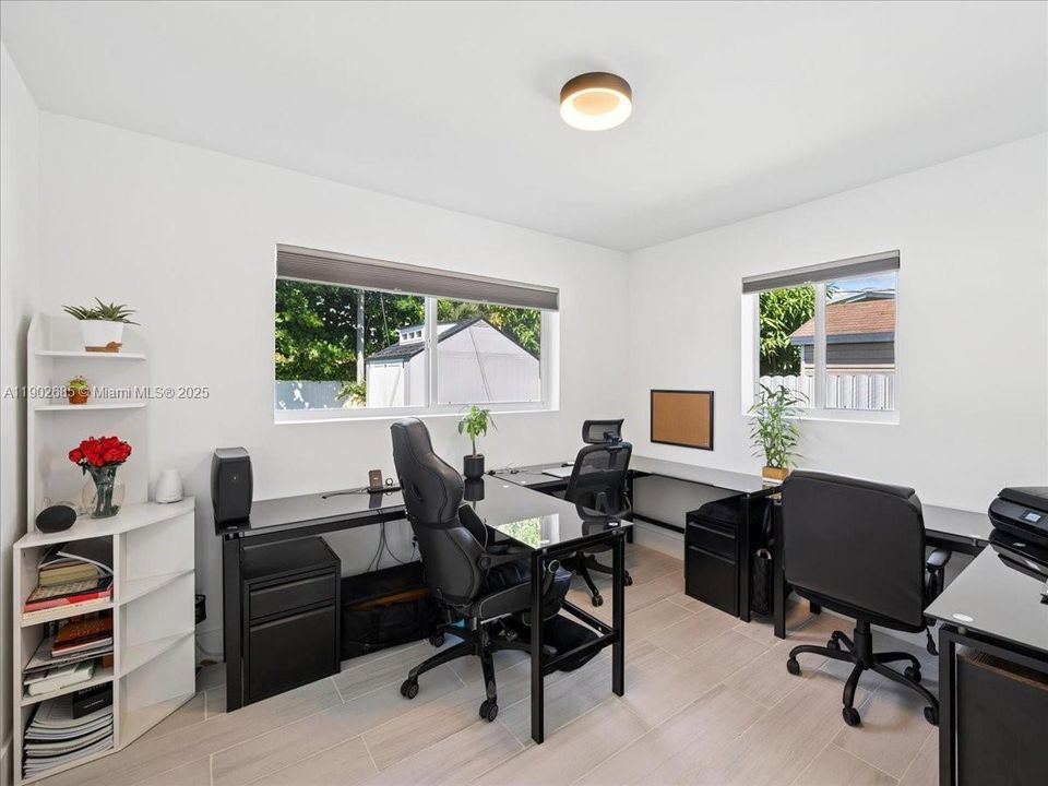 Active With Contract: $699,000 (4 beds, 3 baths, 1612 Square Feet)