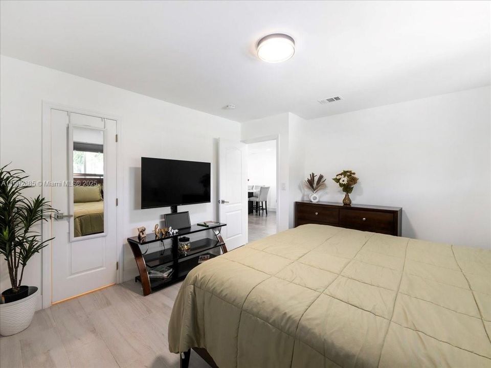 Active With Contract: $699,000 (4 beds, 3 baths, 1612 Square Feet)