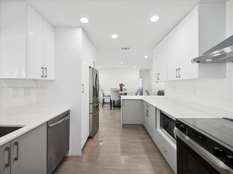 Active With Contract: $699,000 (4 beds, 3 baths, 1612 Square Feet)