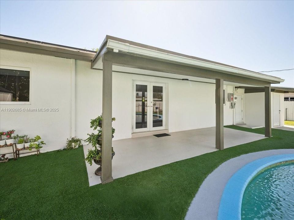 Active With Contract: $699,000 (4 beds, 3 baths, 1612 Square Feet)