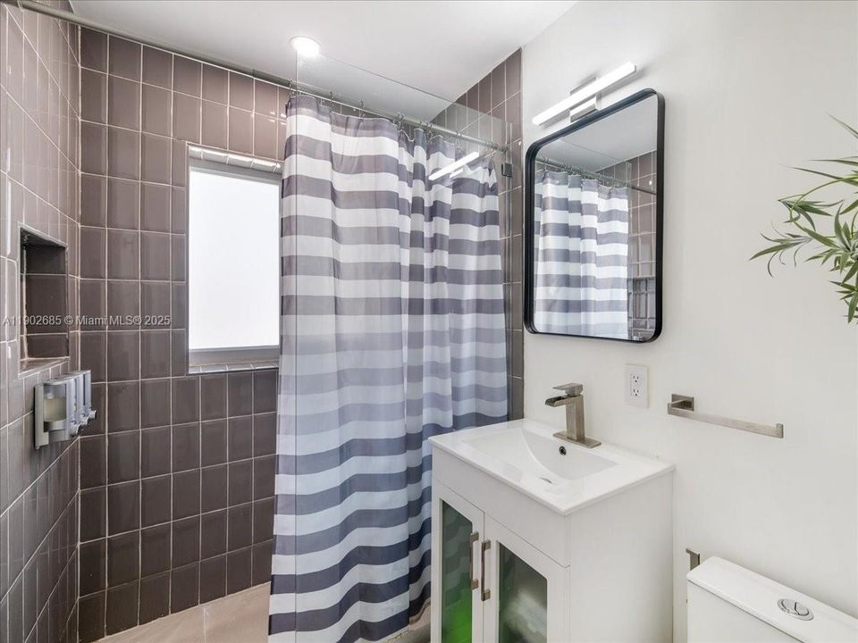 Active With Contract: $699,000 (4 beds, 3 baths, 1612 Square Feet)