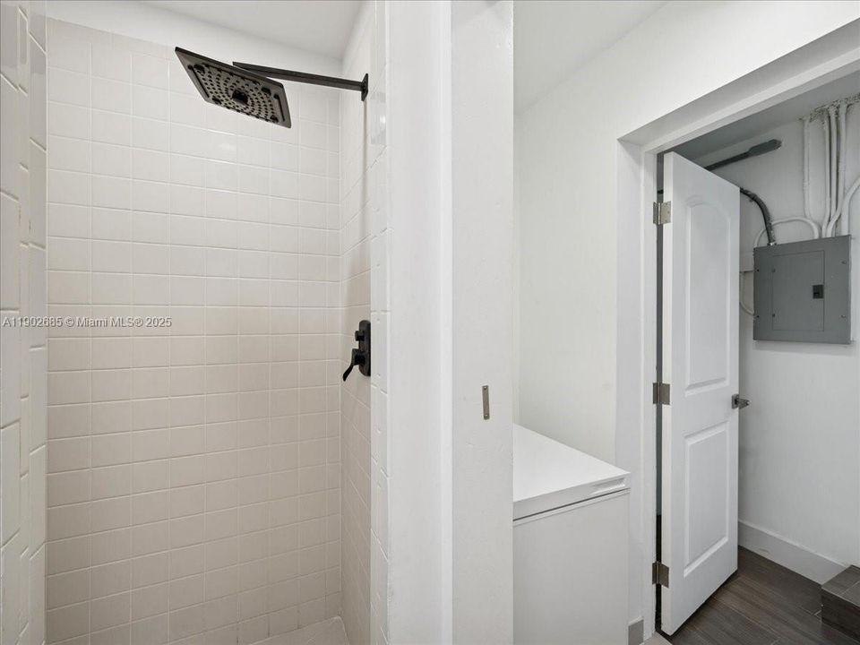 Active With Contract: $699,000 (4 beds, 3 baths, 1612 Square Feet)