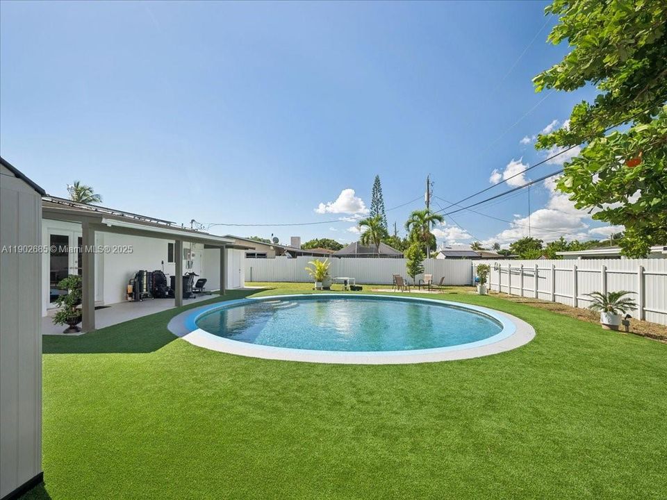 Active With Contract: $699,000 (4 beds, 3 baths, 1612 Square Feet)