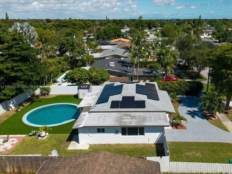 Active With Contract: $699,000 (4 beds, 3 baths, 1612 Square Feet)