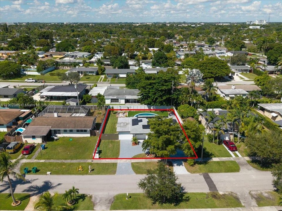 Active With Contract: $699,000 (4 beds, 3 baths, 1612 Square Feet)