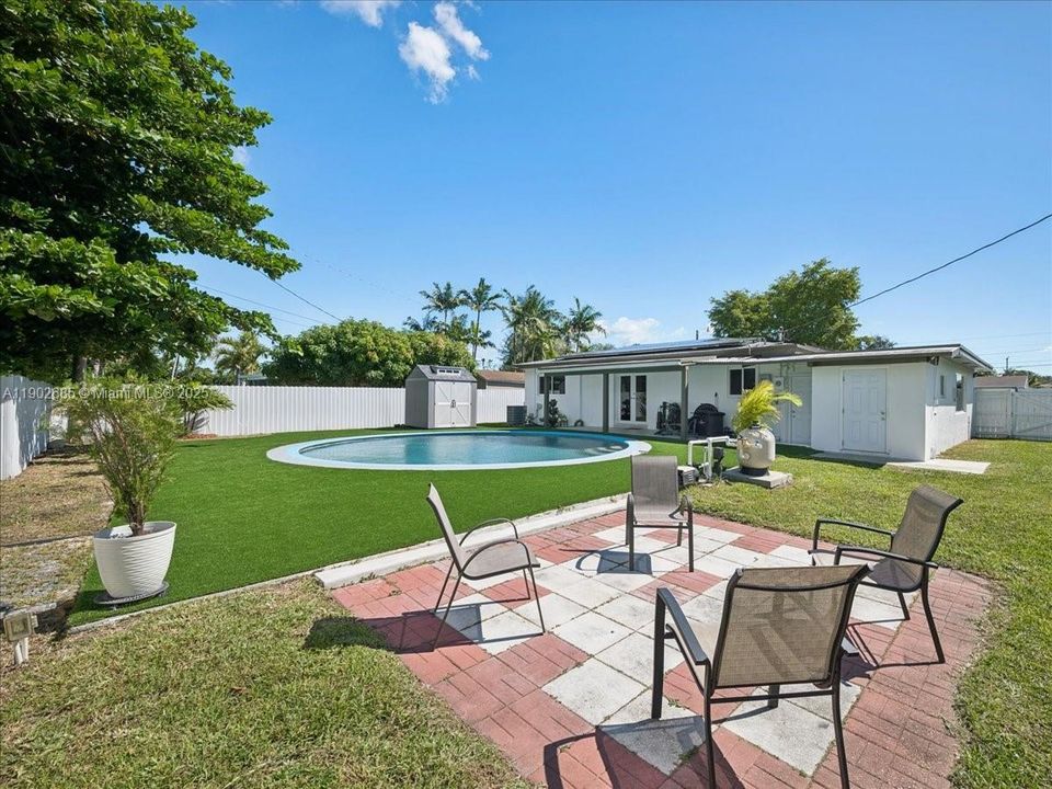 Active With Contract: $699,000 (4 beds, 3 baths, 1612 Square Feet)