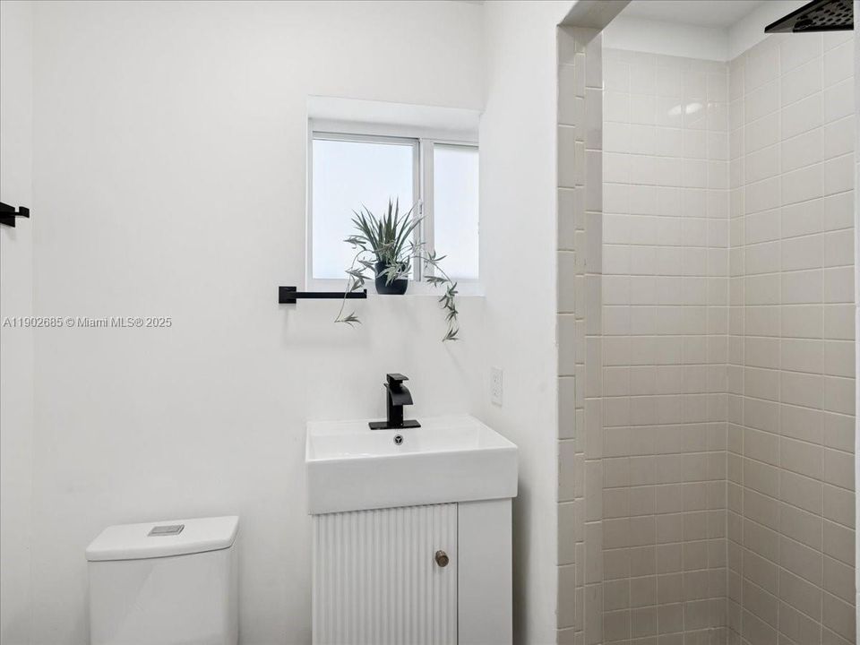 Active With Contract: $699,000 (4 beds, 3 baths, 1612 Square Feet)