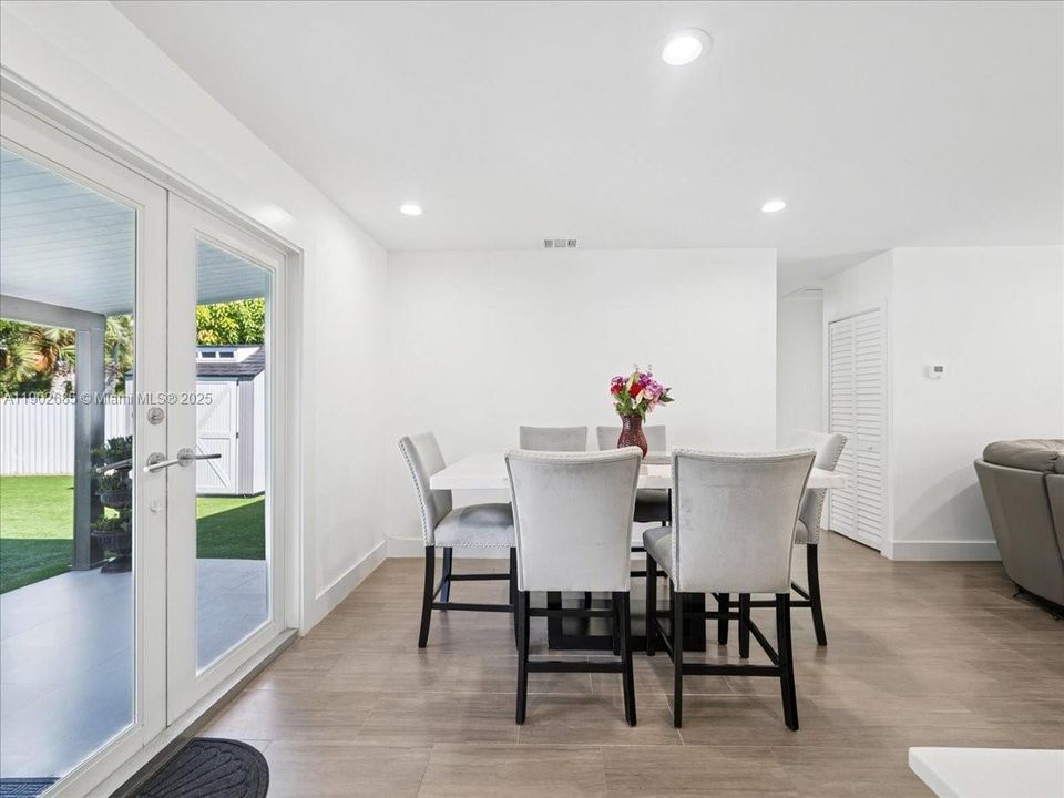 Active With Contract: $699,000 (4 beds, 3 baths, 1612 Square Feet)