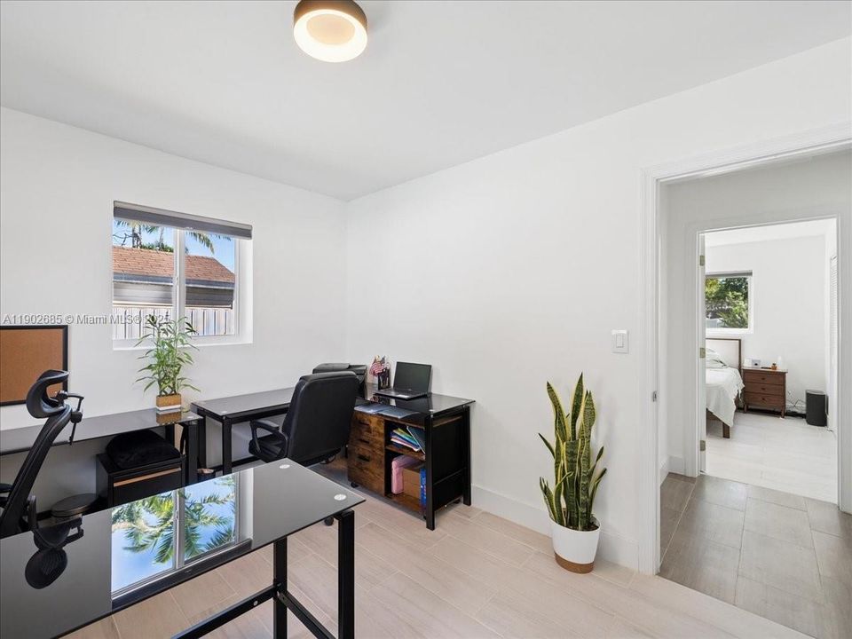 Active With Contract: $699,000 (4 beds, 3 baths, 1612 Square Feet)