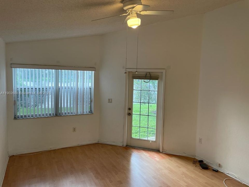 Недавно арендовано: $3,600 (3 спален, 2 ванн, 1416 Квадратных фут)