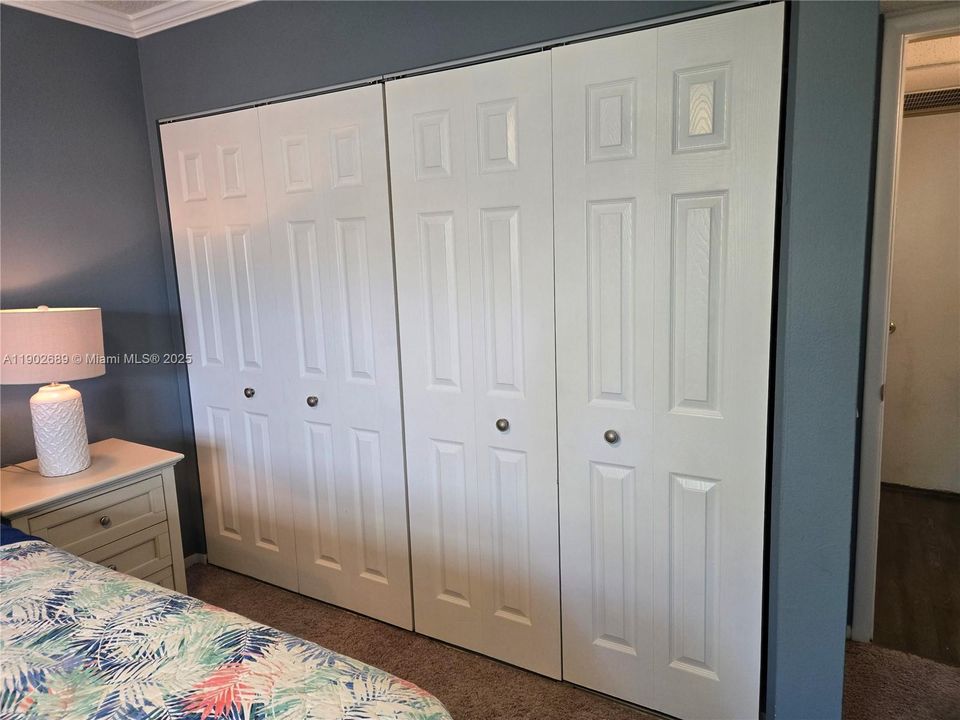 Active With Contract: $155,000 (2 beds, 1 baths, 684 Square Feet)