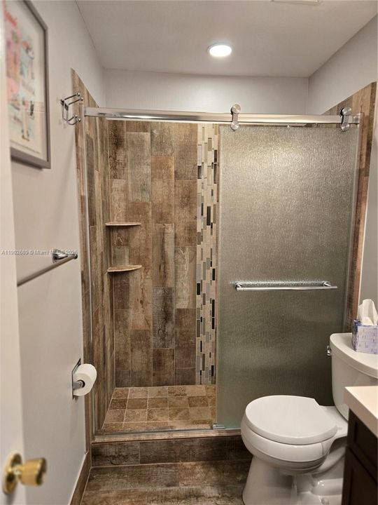 Active With Contract: $155,000 (2 beds, 1 baths, 684 Square Feet)