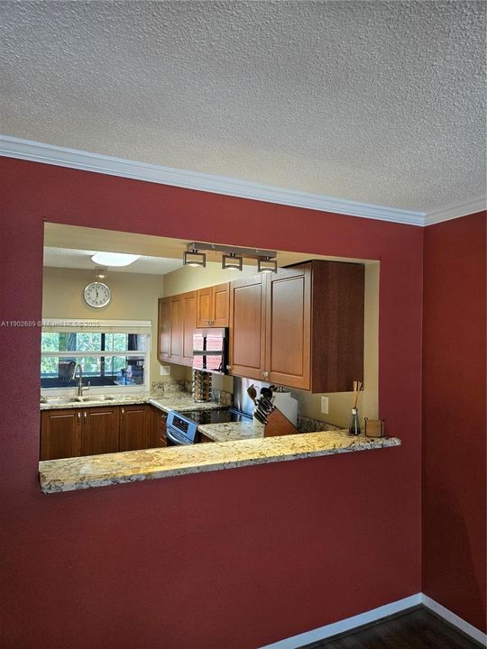 Active With Contract: $155,000 (2 beds, 1 baths, 684 Square Feet)