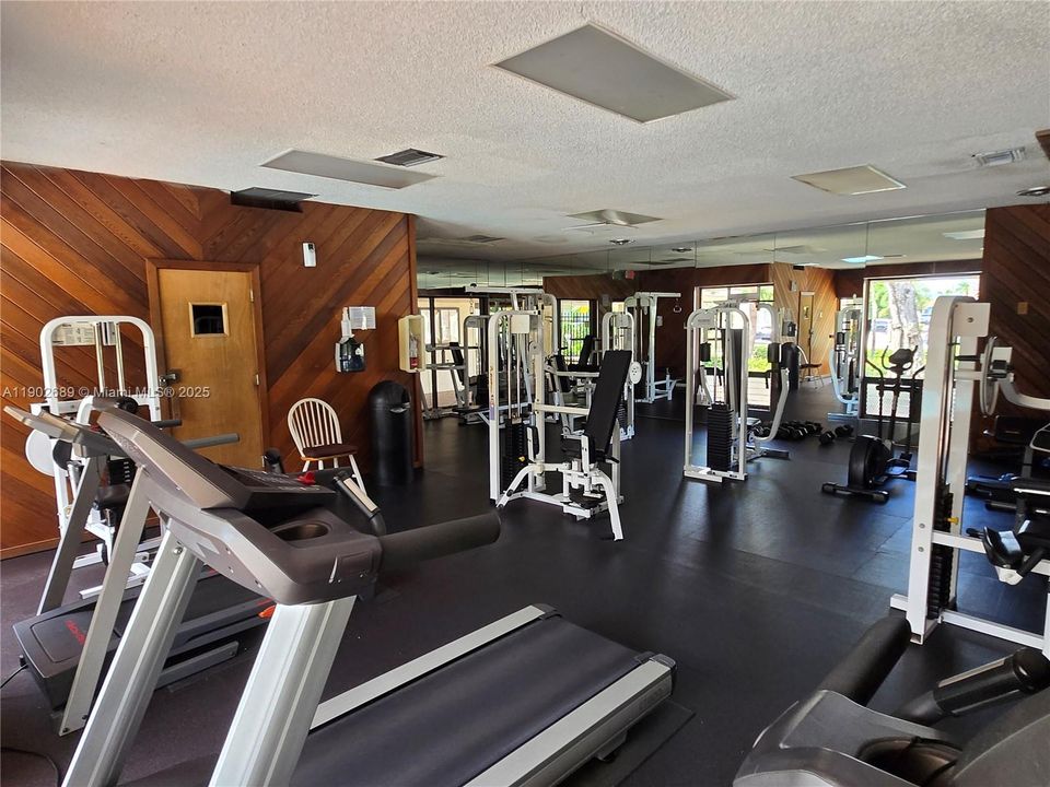 Active With Contract: $155,000 (2 beds, 1 baths, 684 Square Feet)