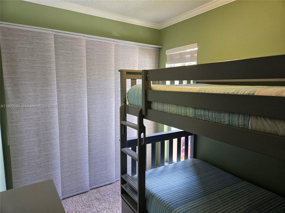 Active With Contract: $155,000 (2 beds, 1 baths, 684 Square Feet)