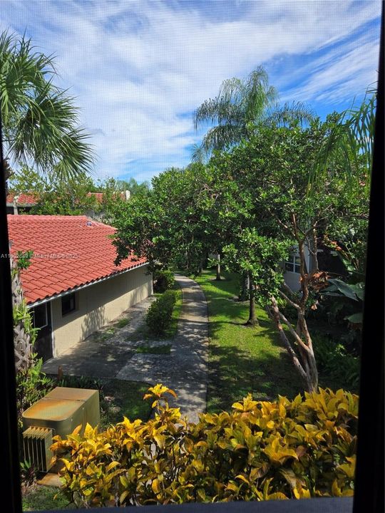 Active With Contract: $155,000 (2 beds, 1 baths, 684 Square Feet)