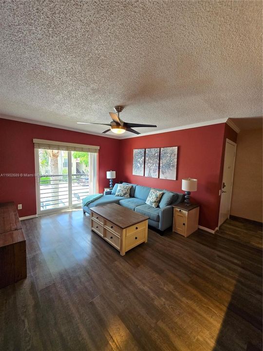 Active With Contract: $155,000 (2 beds, 1 baths, 684 Square Feet)