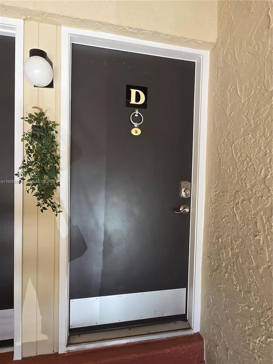 Active With Contract: $155,000 (2 beds, 1 baths, 684 Square Feet)