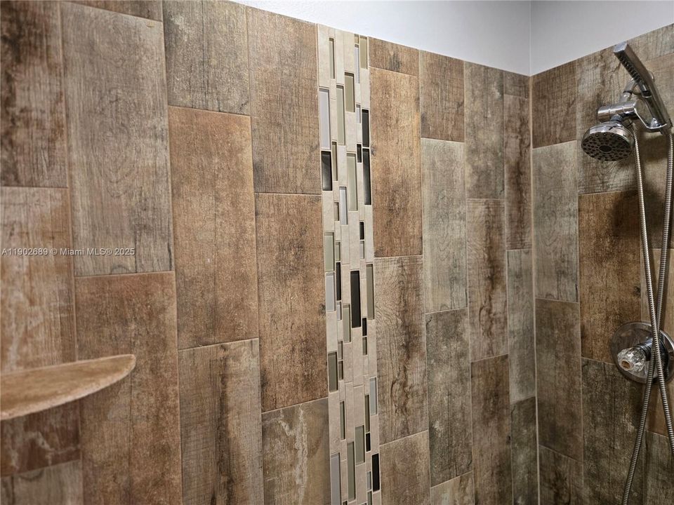 Active With Contract: $155,000 (2 beds, 1 baths, 684 Square Feet)