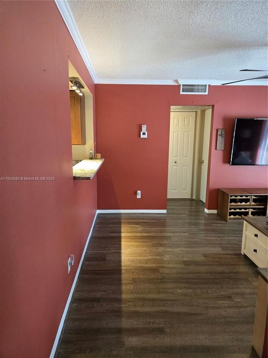 Active With Contract: $155,000 (2 beds, 1 baths, 684 Square Feet)