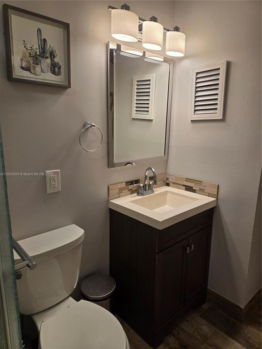 Active With Contract: $155,000 (2 beds, 1 baths, 684 Square Feet)