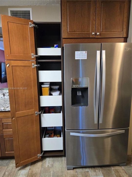 Active With Contract: $155,000 (2 beds, 1 baths, 684 Square Feet)