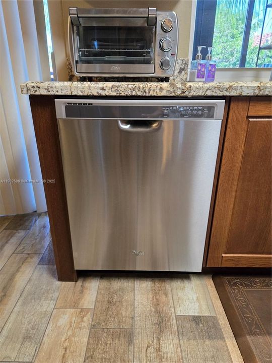 Active With Contract: $155,000 (2 beds, 1 baths, 684 Square Feet)