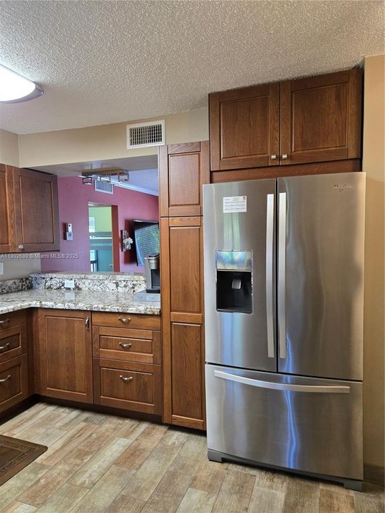 Active With Contract: $155,000 (2 beds, 1 baths, 684 Square Feet)