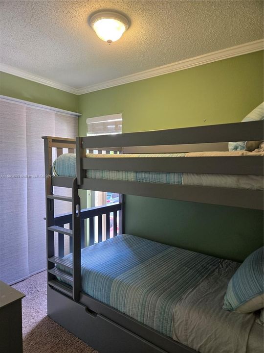 Active With Contract: $155,000 (2 beds, 1 baths, 684 Square Feet)