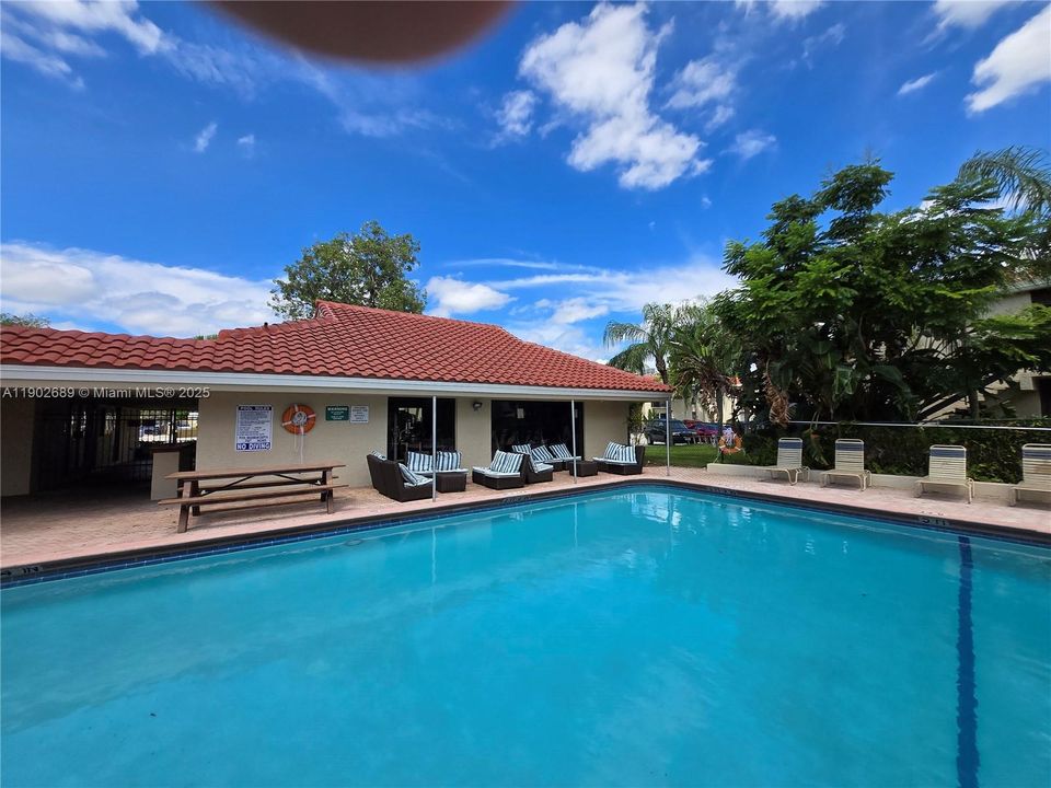 Active With Contract: $155,000 (2 beds, 1 baths, 684 Square Feet)