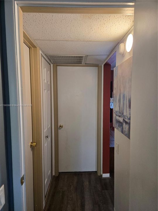 Active With Contract: $155,000 (2 beds, 1 baths, 684 Square Feet)