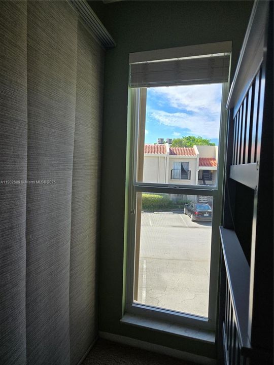 Active With Contract: $155,000 (2 beds, 1 baths, 684 Square Feet)