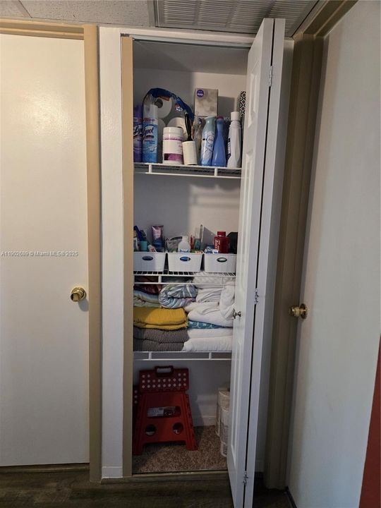 Active With Contract: $155,000 (2 beds, 1 baths, 684 Square Feet)