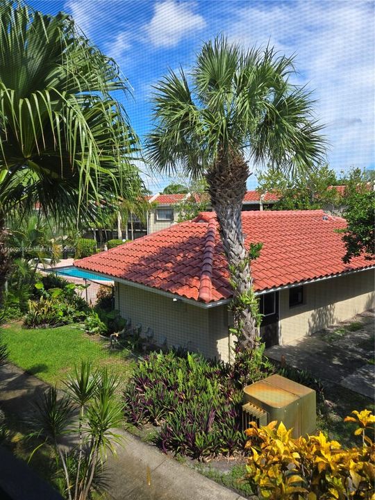 Active With Contract: $155,000 (2 beds, 1 baths, 684 Square Feet)