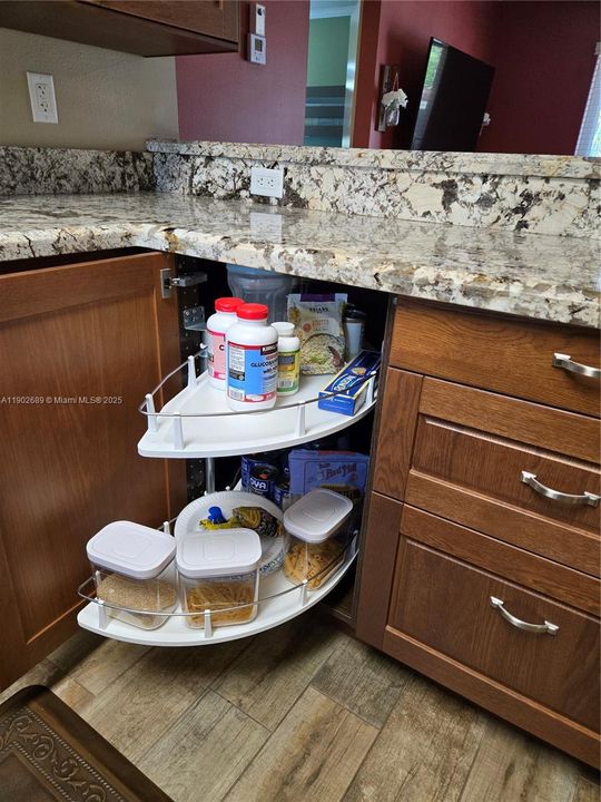 Active With Contract: $155,000 (2 beds, 1 baths, 684 Square Feet)