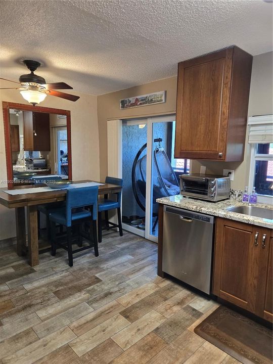 Active With Contract: $155,000 (2 beds, 1 baths, 684 Square Feet)