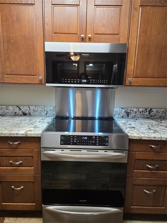 Active With Contract: $155,000 (2 beds, 1 baths, 684 Square Feet)