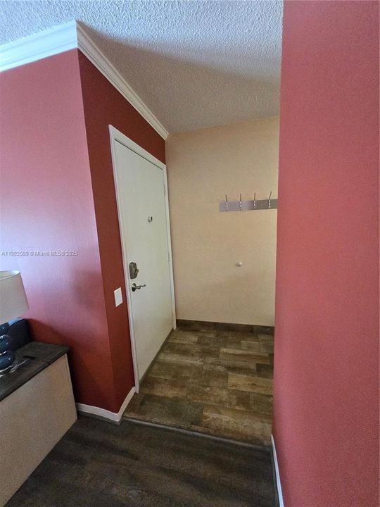 Active With Contract: $155,000 (2 beds, 1 baths, 684 Square Feet)