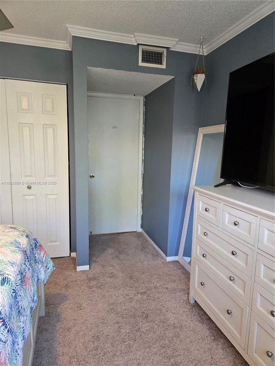 Active With Contract: $155,000 (2 beds, 1 baths, 684 Square Feet)