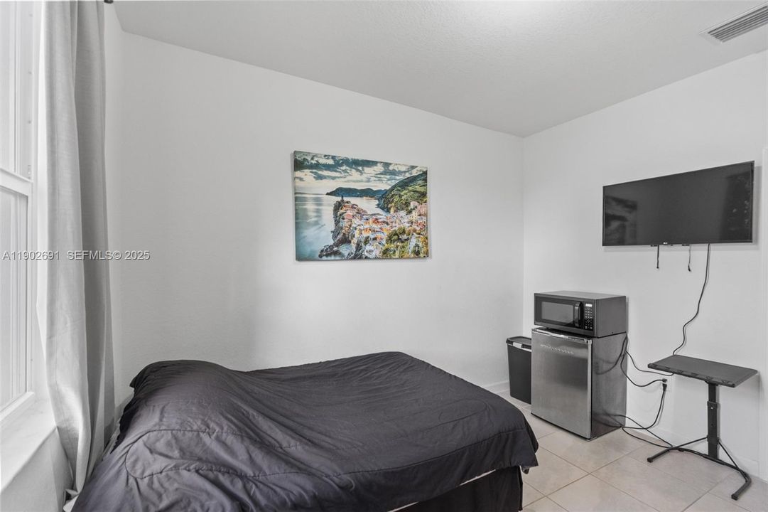 En Venta: $489,000 (3 camas, 3 baños, 1328 Pies cuadrados)