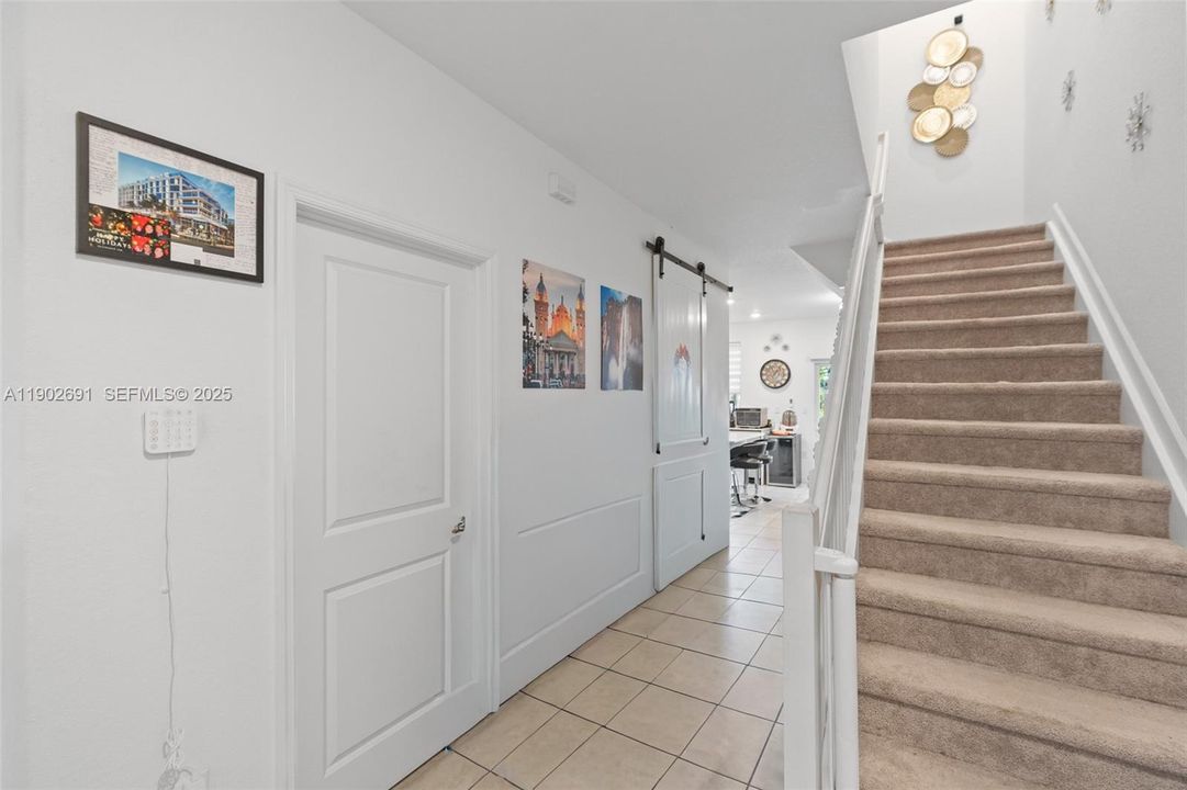 En Venta: $489,000 (3 camas, 3 baños, 1328 Pies cuadrados)