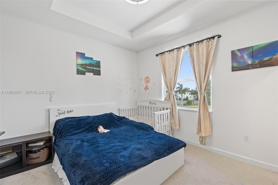 En Venta: $489,000 (3 camas, 3 baños, 1328 Pies cuadrados)