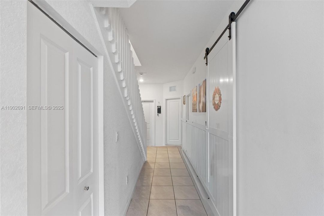 En Venta: $489,000 (3 camas, 3 baños, 1328 Pies cuadrados)