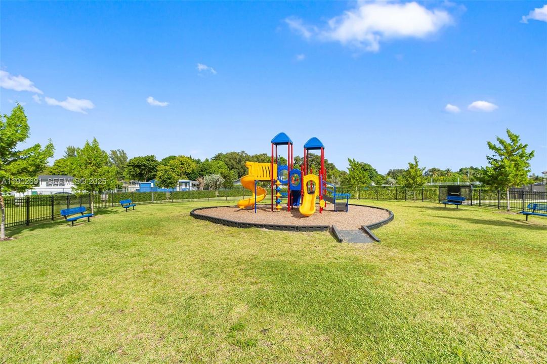 En Venta: $489,000 (3 camas, 3 baños, 1328 Pies cuadrados)