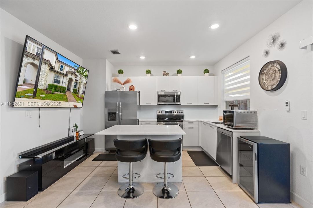 En Venta: $489,000 (3 camas, 3 baños, 1328 Pies cuadrados)