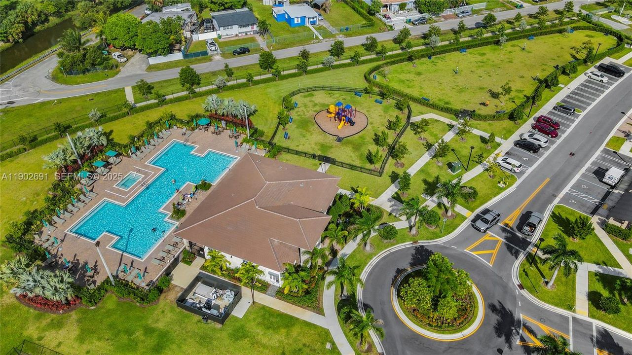 En Venta: $489,000 (3 camas, 3 baños, 1328 Pies cuadrados)