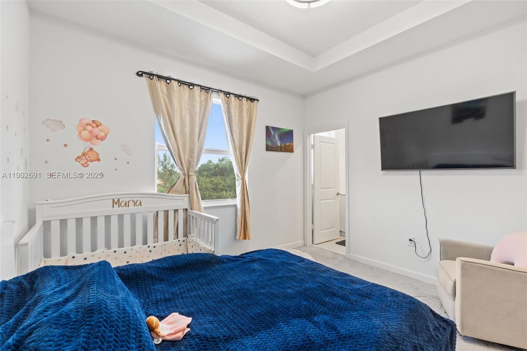 En Venta: $489,000 (3 camas, 3 baños, 1328 Pies cuadrados)