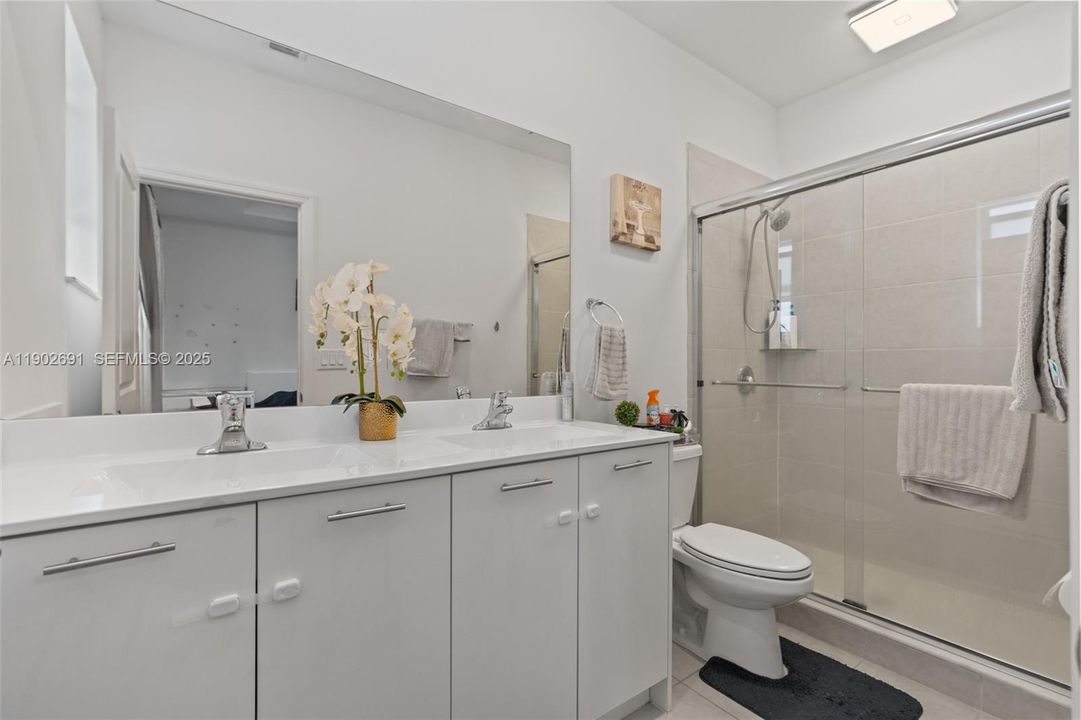 En Venta: $489,000 (3 camas, 3 baños, 1328 Pies cuadrados)